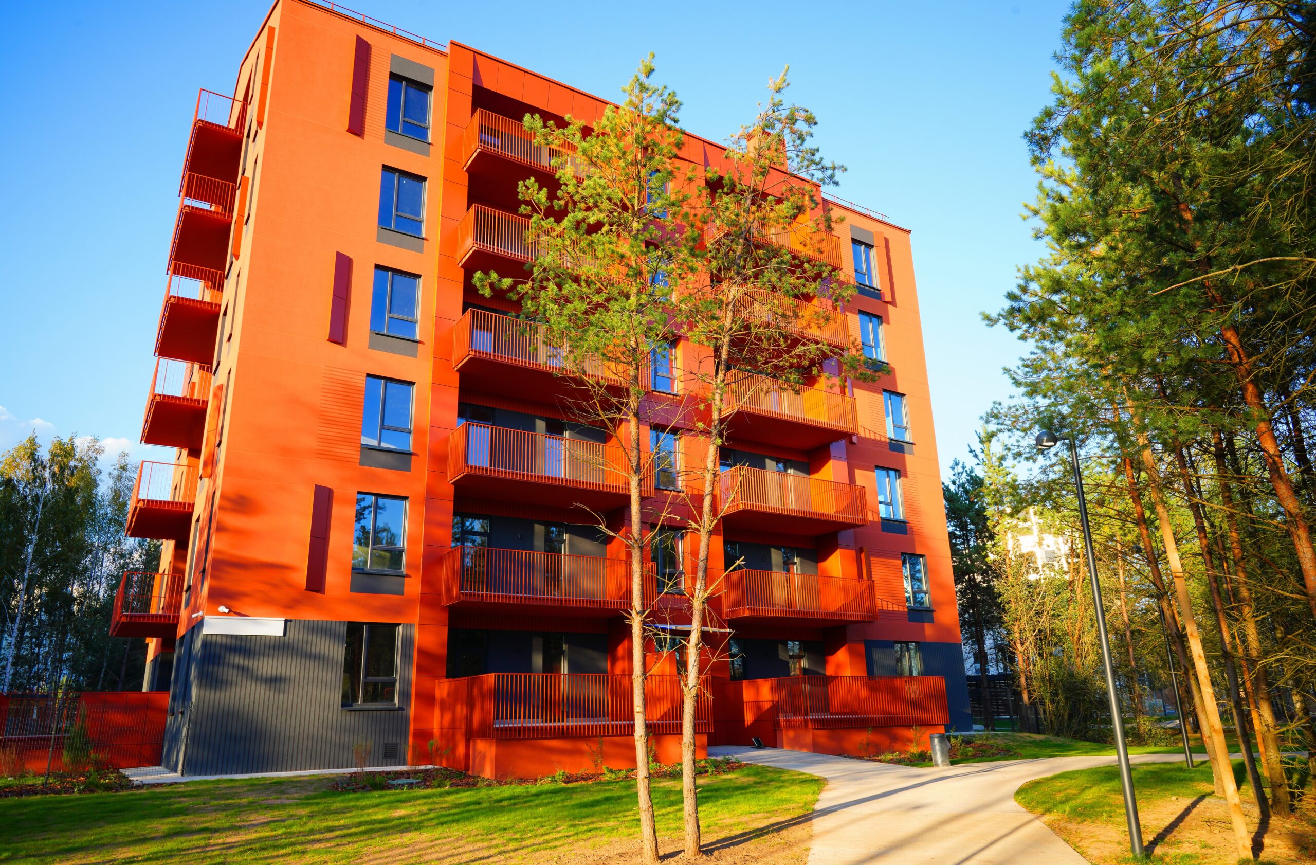 Inglasning av balkong i bostadsrätt - Vem ansvarar för vad 2026